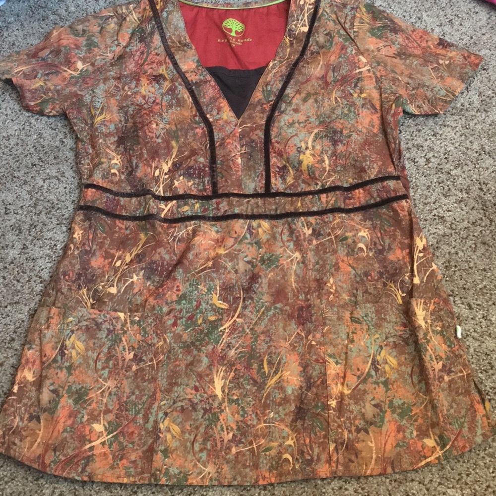 Healing hands xs scrub top